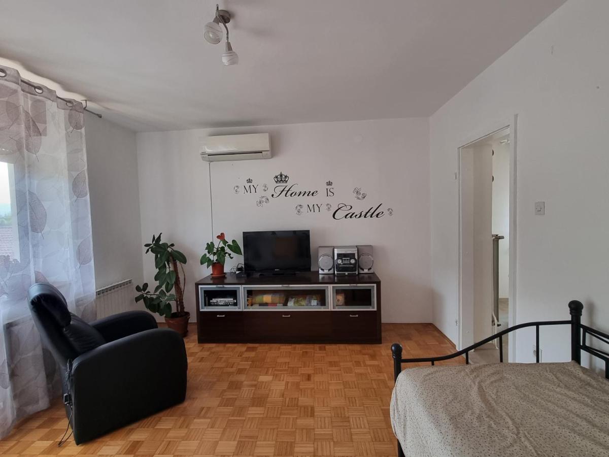 Apartma Doma Tolmin Luaran gambar
